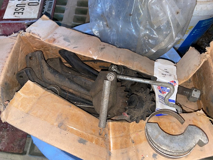 #7172-•-pallet-of-various-shop-items-image-19