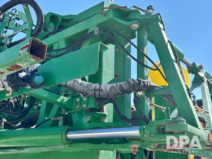2017-john-deere-r4038-image-111