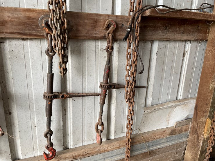 #7139-•-2-chains-and-2-binders-image-1