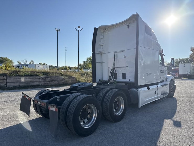 2022-peterbilt-579-image-5