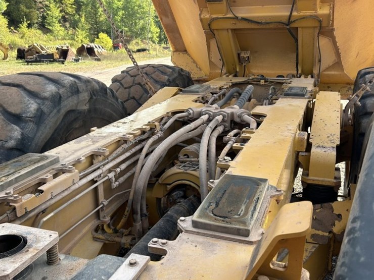 caterpillar-745-image-93