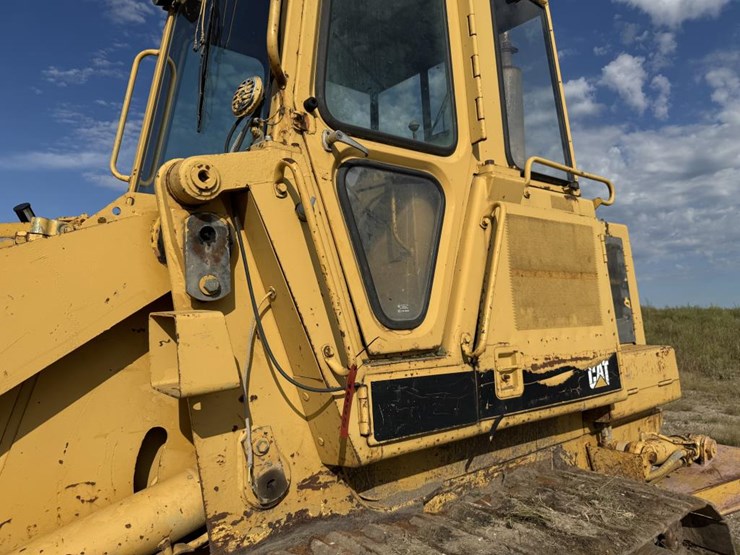 caterpillar-953-image-12