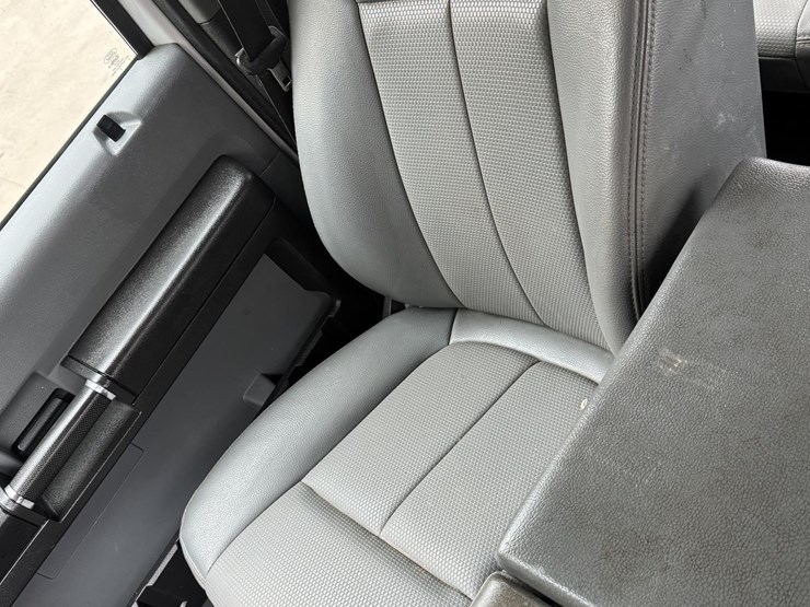 2016-ford-f350-xl-image-17