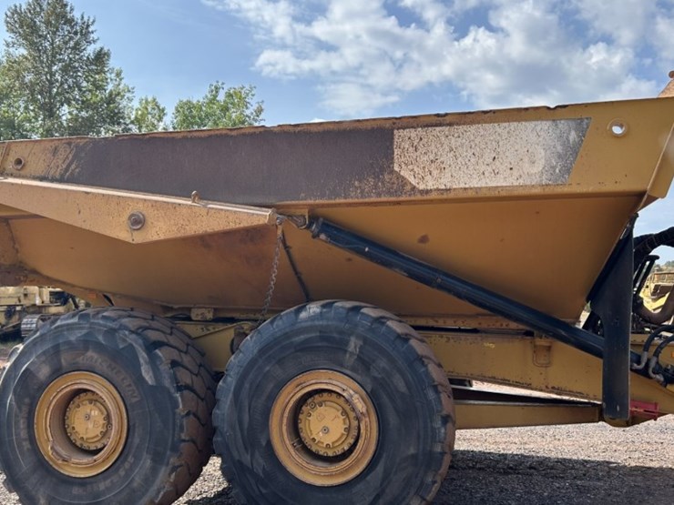 caterpillar-745-image-9