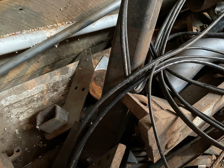 #7193-•-pile-of-various-metal-image-11