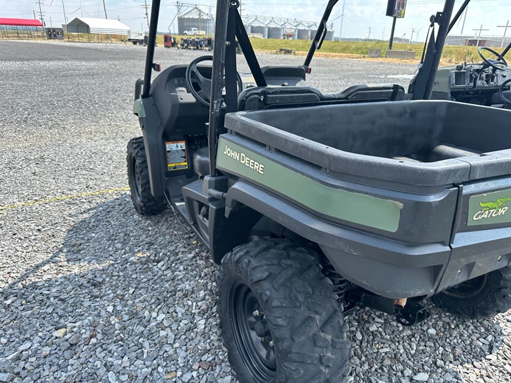 2021-john-deere-gator-image-19
