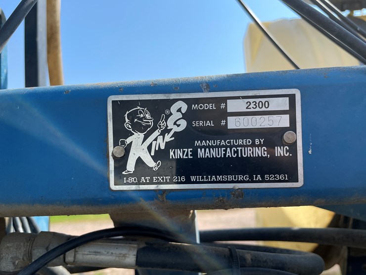kinze-2300-image-18