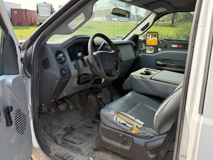 2013-ford-f350-image-48
