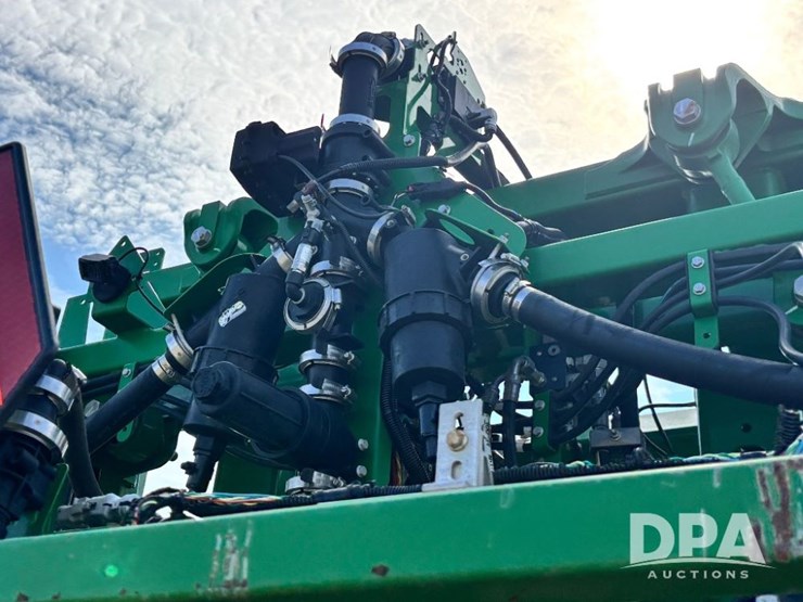 2019-john-deere-r4045-image-105