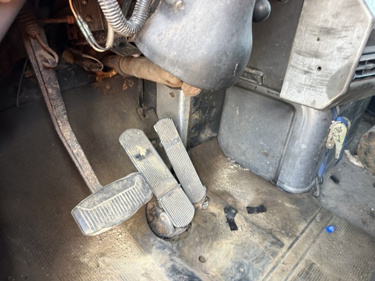 1997-mack-dm690s-image-37
