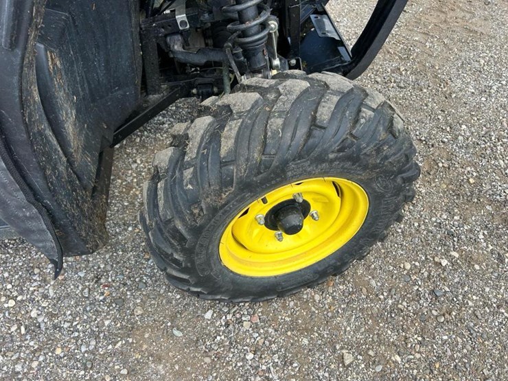 2016-john-deere-gator-image-34