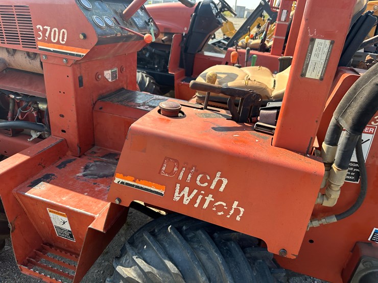 2004-ditch-witch-3700-image-17