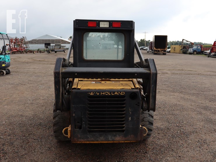 new-holland-l465-image-6