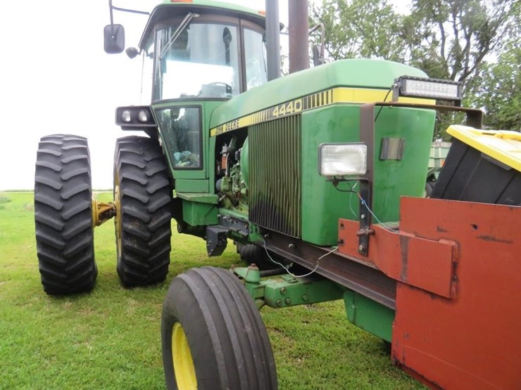 john-deere-4440-image-3