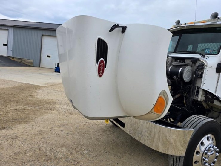 2006-peterbilt-335-image-12