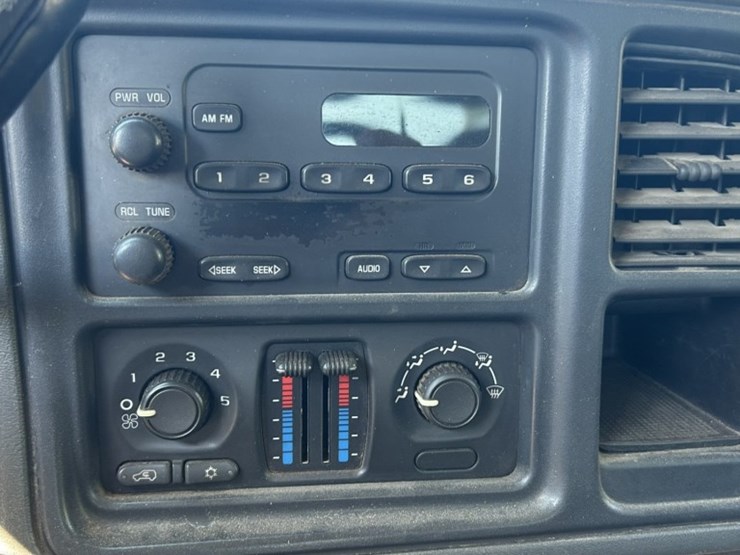 2005-gmc-3500-image-26