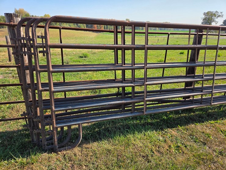 (4)-16'-corral-gates-image-2