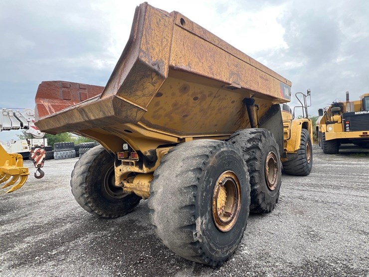 caterpillar-740-image-4