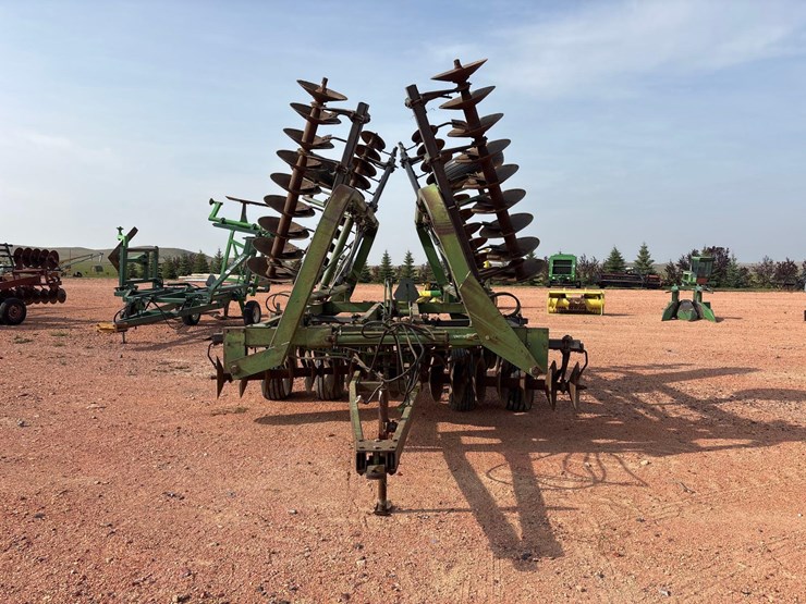 john-deere-235-image-11