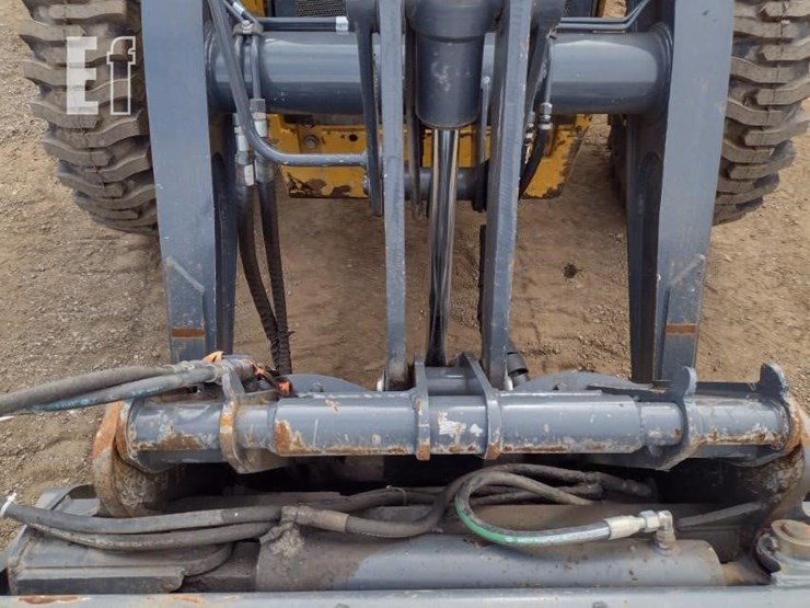 2020-deere-410l-image-19