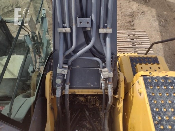 2013-deere-210g-lc-image-48