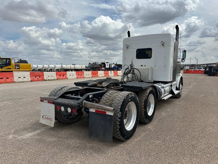 2019-kenworth-t800-image-3