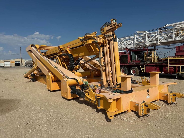 bauer-atd-750-vertical-hydraulic-pipe-handler-image-3