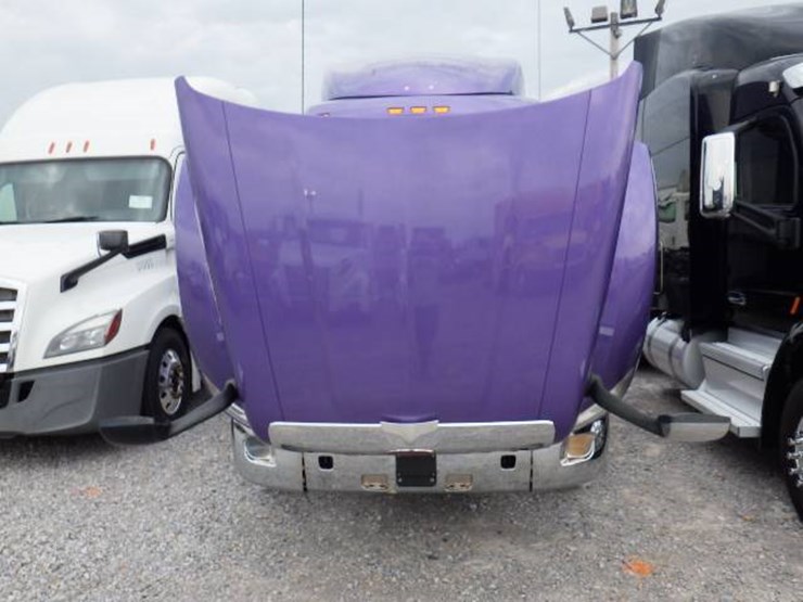 2018-peterbilt-579-image-16