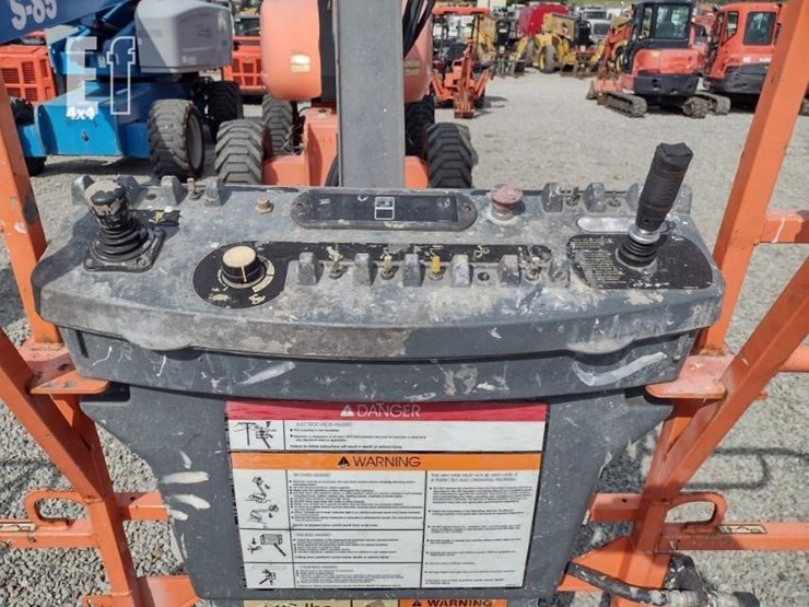 2009-jlg-800a-image-27
