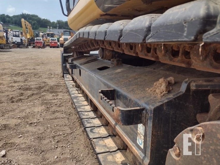 2019-deere-135g-image-29