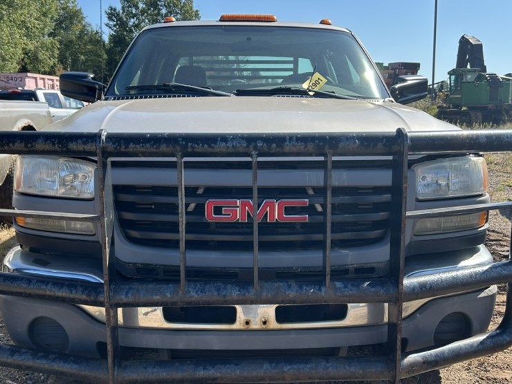 2005-gmc-3500-image-8