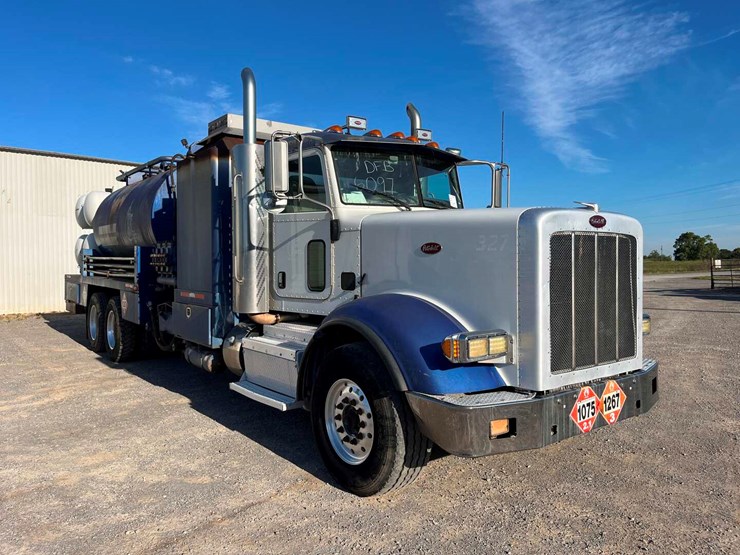 2013-peterbilt-367-image-4