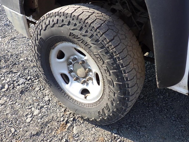 2005-chevrolet-2500hd-image-12