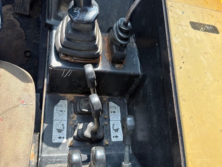 2013-jcb-510-image-17
