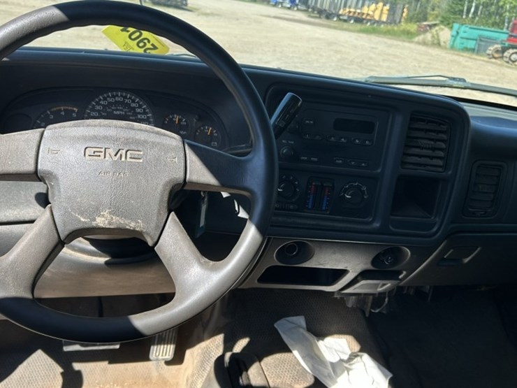 2005-gmc-3500-image-25