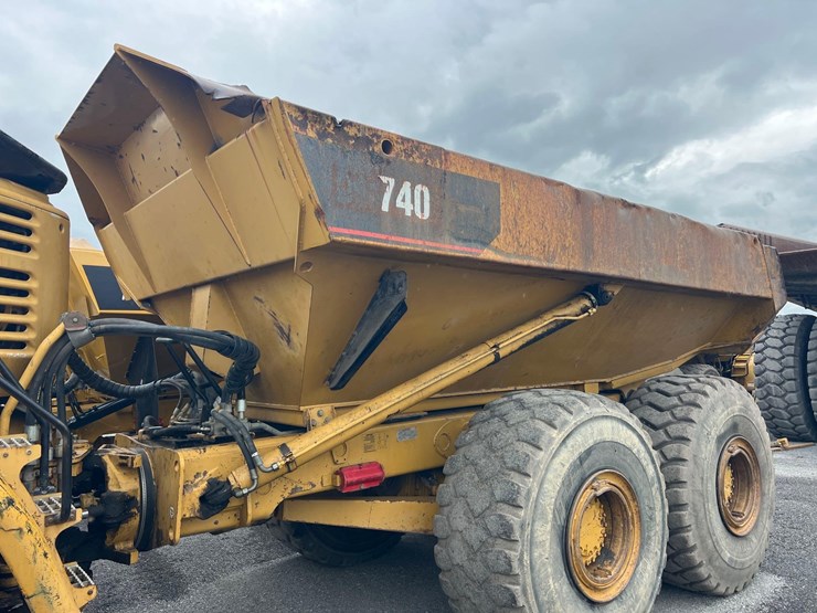 caterpillar-740-image-13
