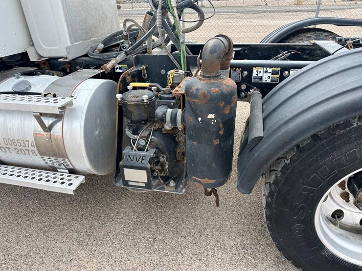 2019-kenworth-t800-image-8