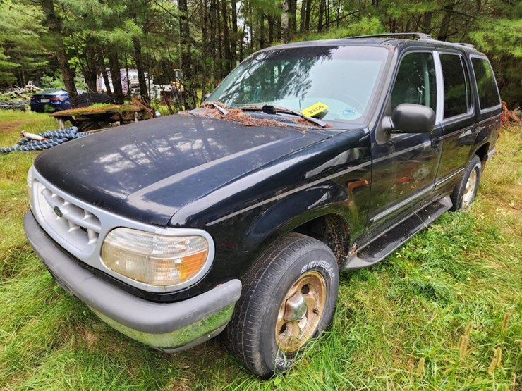 1998-ford-explorer-xlt-image-1