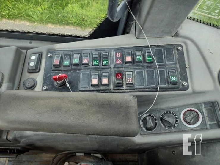 2017-deere-244kii-image-9