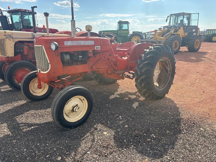 allis-chalmers-d15-tractor-image-1