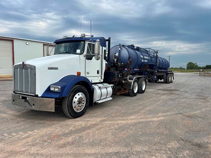 2013-kenworth-t800-image-1