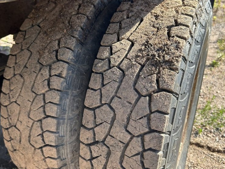 2005-gmc-3500-image-39