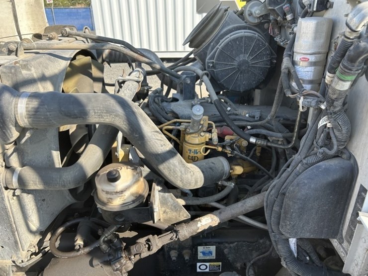 2005-peterbilt-335-image-38