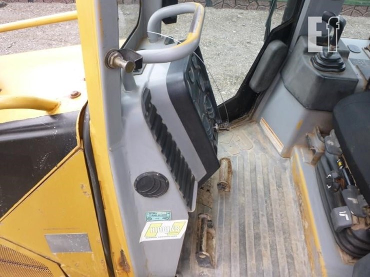 2005-caterpillar-d4g-xl-image-14