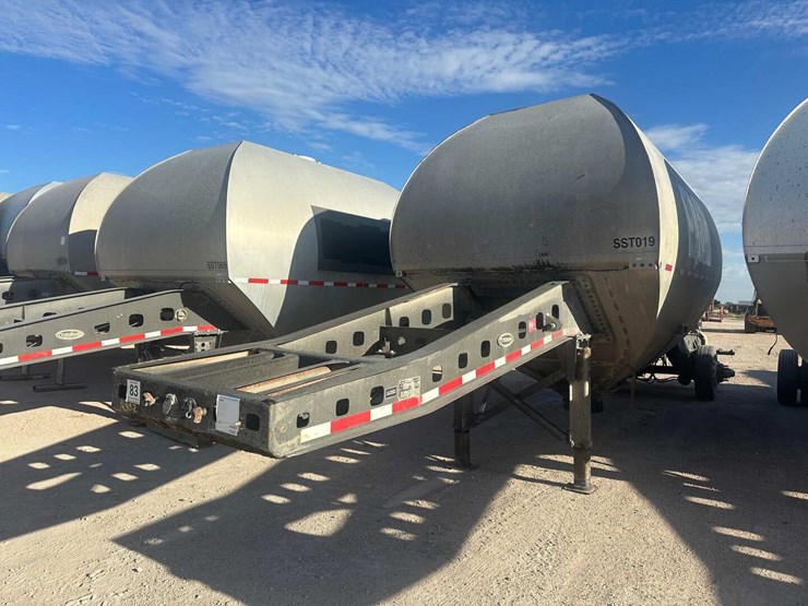 2018-ty-crop-manufacturing-ltd-dry-bulk-pneumatic-trailer-image-1