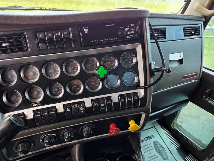 2015-kenworth-t800-image-24