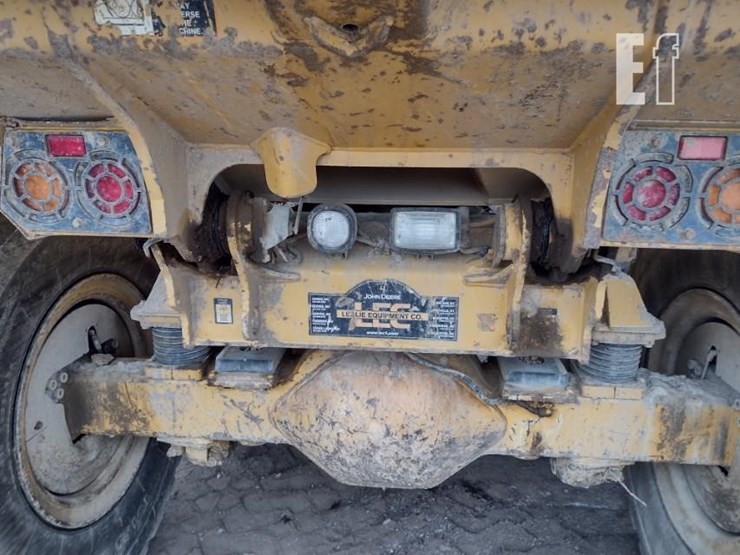 2005-deere-300d-image-30