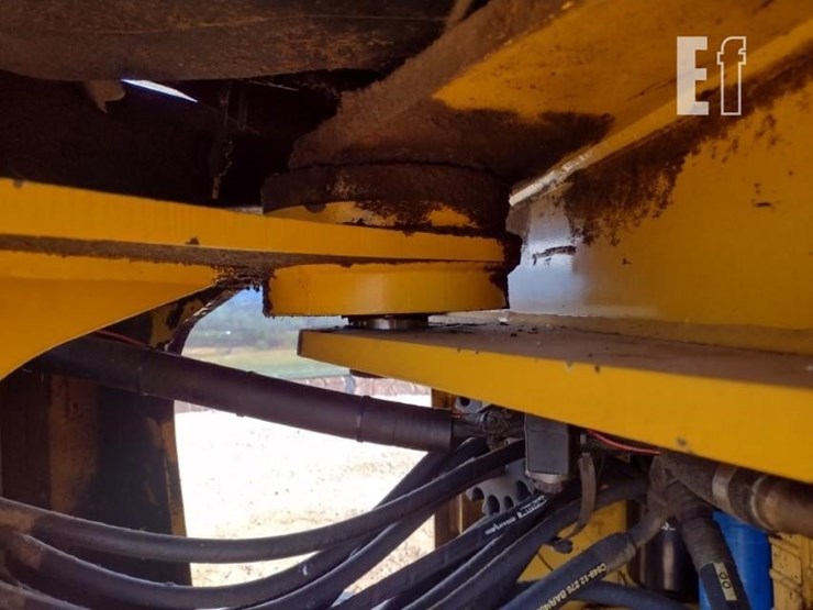 2003-deere-444h-image-24