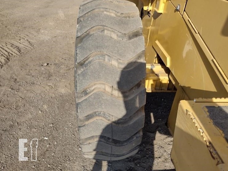 2003-deere-444h-image-22