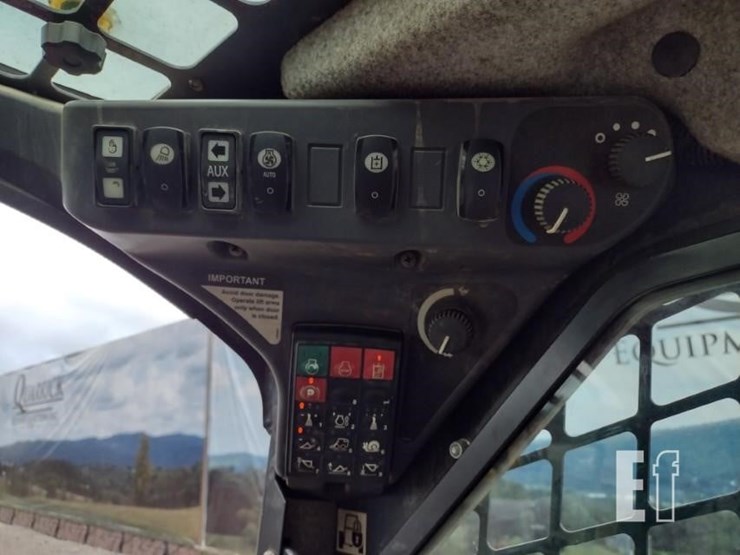 2015-deere-329e-image-8